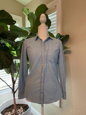 💼 J.Crew Chambray Button Down Shirt XXS | Light Blue Classic Capsule Wardrobe